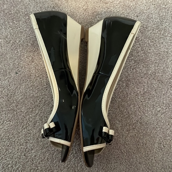 Open Toe Low Heel Black and Cream Wedge Shoes - Picture 5 of 5